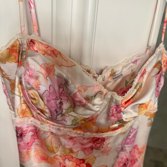 HOUSE OF CB Josefina dress - Picture 4 of 5